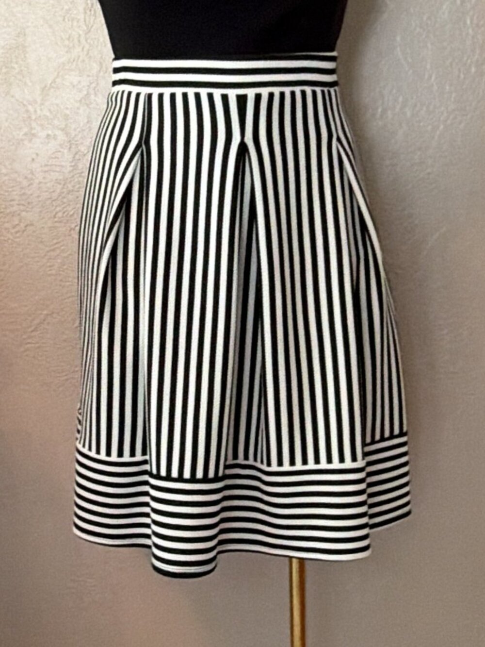 Faith and Joy Black and White Striped Fit and Flare Skater Skirt Size Large - Picture 2 of 7